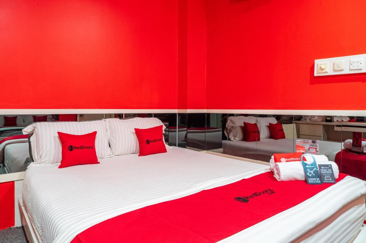 Reddoorz Plus Near Chadstone Mall Bekasi Exterior photo
