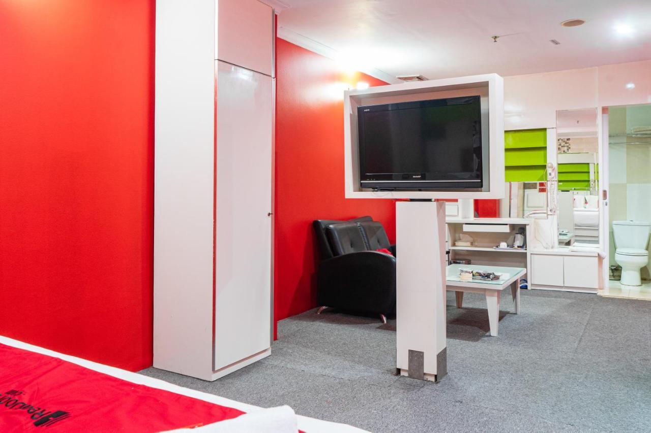Reddoorz Plus Near Chadstone Mall Bekasi Exterior photo